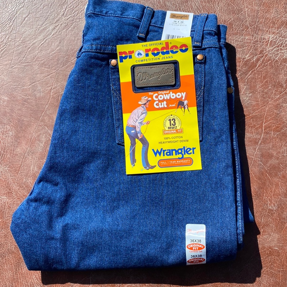 *New with tags!* Wrangler Cowboy Cut original fit dark wash jeans